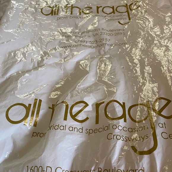 Beautiful. Only worn 1 hour. - Picture 5 of 5